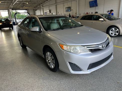 Used 2012 Toyota Camry LE FWD image 2