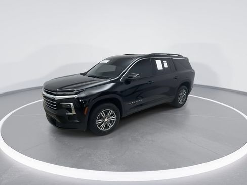 Used 2025 Chevrolet Traverse LT FWD image 6