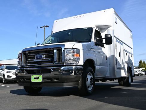 New 2025 Ford E-450 and Econoline 450 Super Duty w/ Power Equipment Group image 8