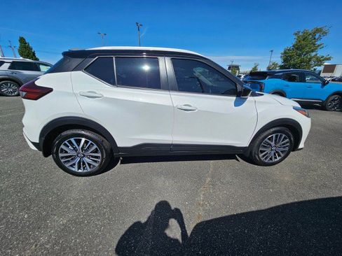 Used 2022 Nissan Kicks SV image 8
