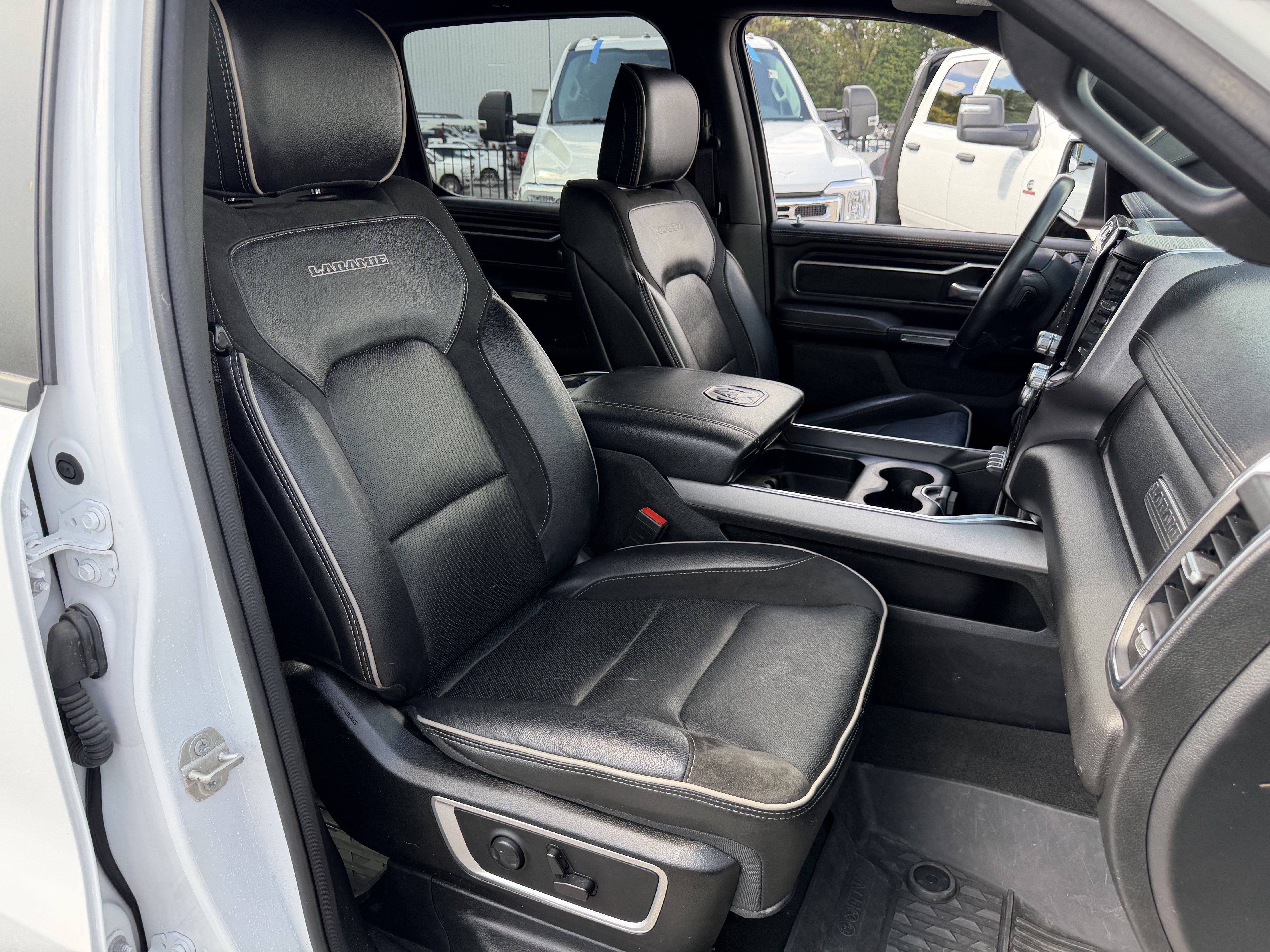 Used 2024 RAM 1500 Laramie AWD/4WD image 35