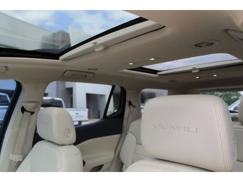 Used 2021 GMC Acadia Denali w/ Denali Technology Package FWD image 22
