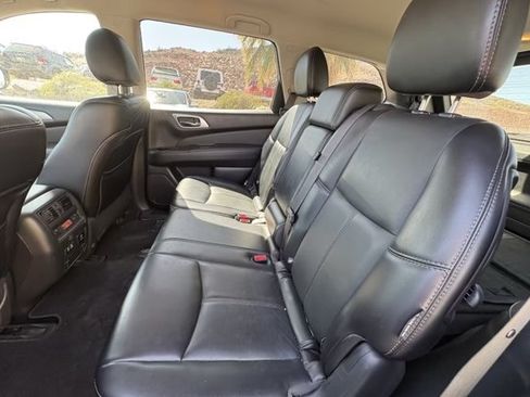 Used 2019 Nissan Pathfinder SL FWD image 10