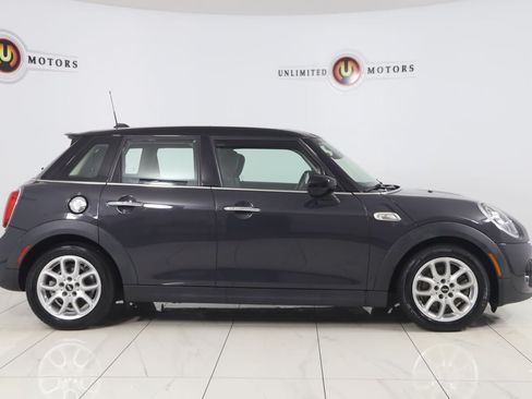 Used 2021 MINI Cooper S FWD image 2