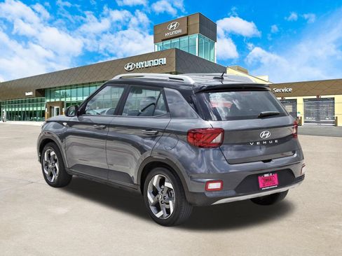Used 2023 Hyundai Venue Limited w/ Cargo Package FWD image 8