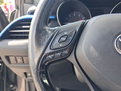 Used 2019 Toyota C-HR XLE FWD image 15
