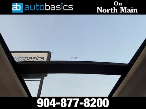 Used 2013 Chrysler 300 w/ Driver Convenience Group image 28