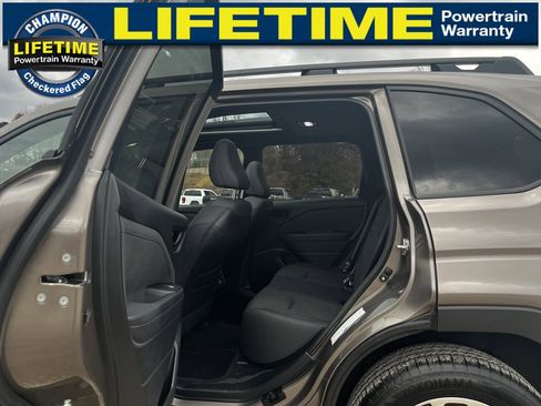 Used 2025 Subaru Forester Premium image 27