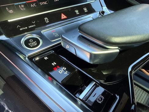 Used 2022 Audi e-tron Prestige AWD/4WD image 21