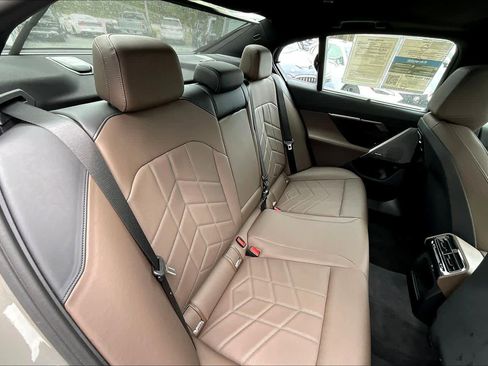 Certified 2025 BMW 530i RWD image 19