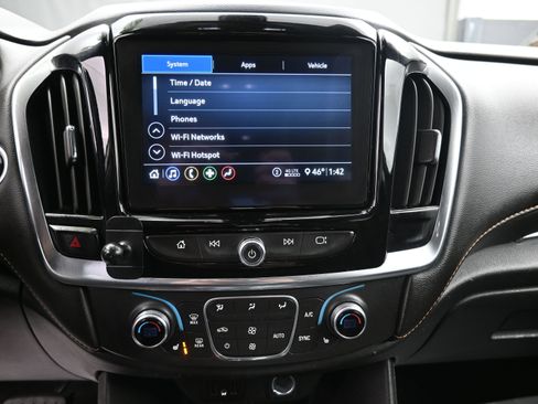 Used 2020 Chevrolet Traverse LT image 29