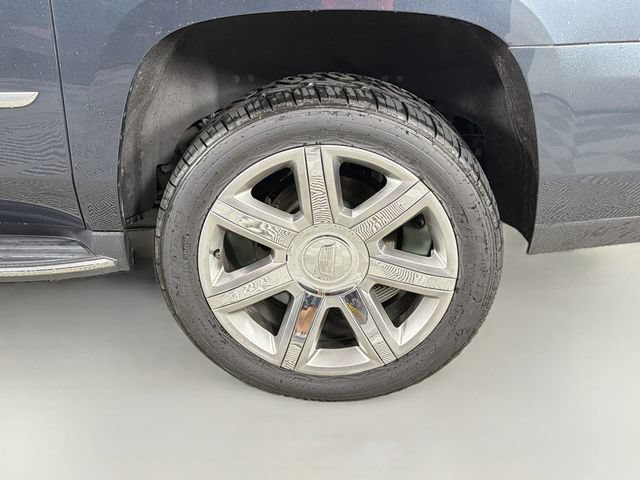 Used 2020 Cadillac Escalade ESV Luxury AWD/4WD image 39