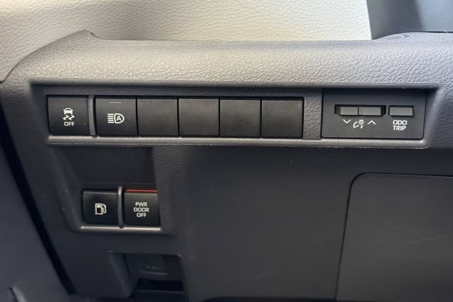 Used 2024 Toyota Sienna XLE FWD image 33