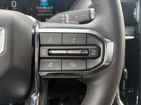 Used 2025 GMC Yukon XL Denali AWD/4WD image 15