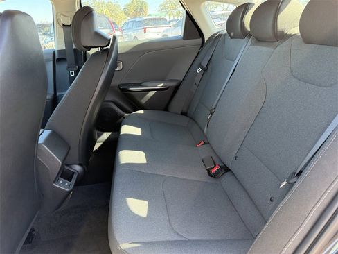 New 2025 Kia K4 LXS image 17