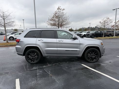Used 2019 Jeep Grand Cherokee Altitude image 9