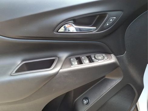 Used 2022 Chevrolet Equinox LT w/ Driver Convenience Package AWD/4WD image 11