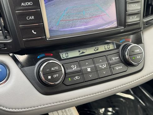 Certified 2018 Toyota RAV4 LE AWD/4WD image 23