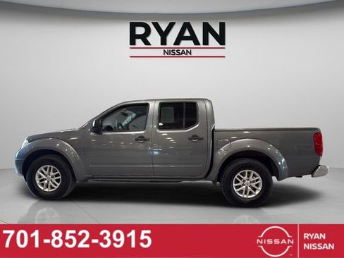 Used 2017 Nissan Frontier SV image 14