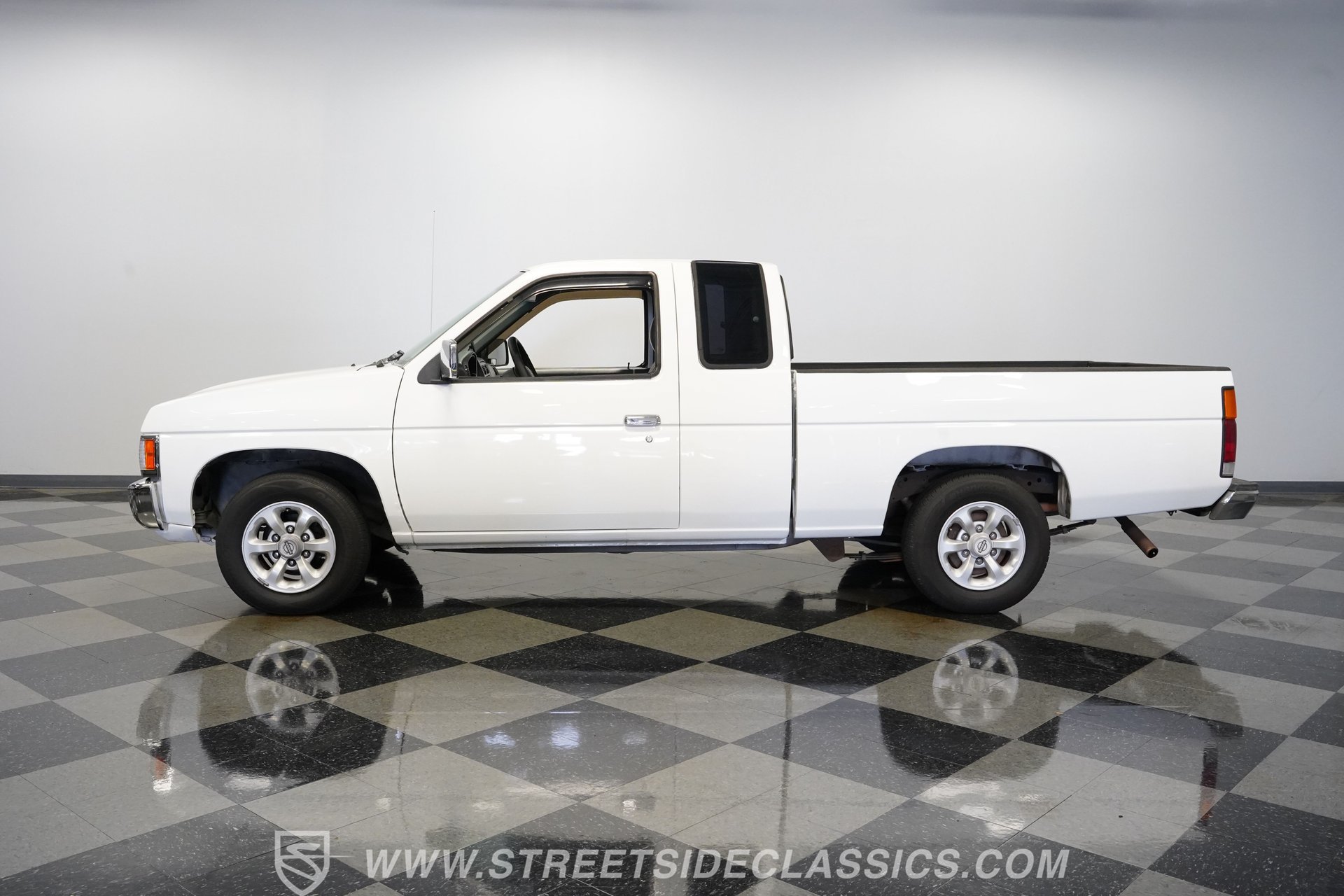 Used 1996 Nissan Pickup 2WD King Cab image 8