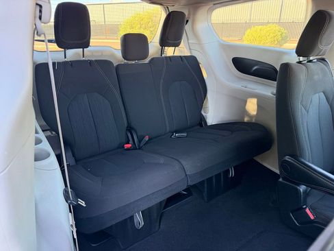 Used 2023 Chrysler Voyager LX image 15