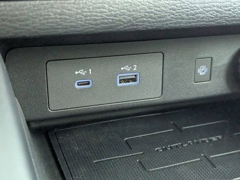 New 2025 Mitsubishi Outlander SE image 16