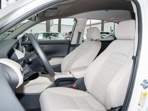 Certified 2024 Honda HR-V LX image 17