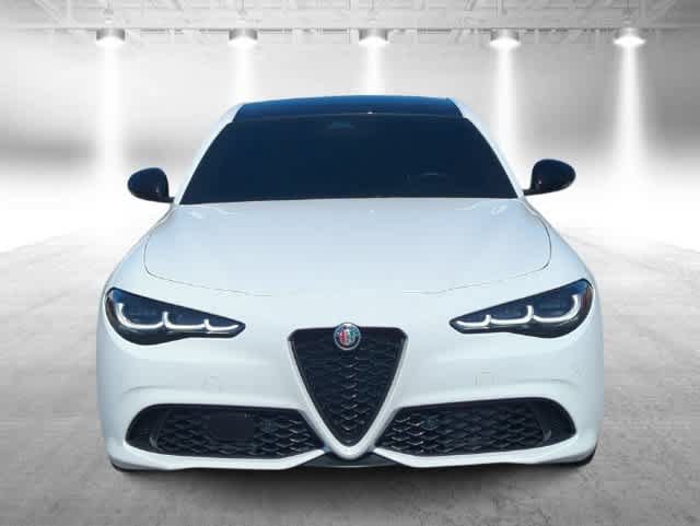 Used 2025 Alfa Romeo Giulia AWD image 3
