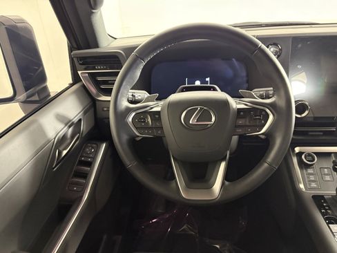 Used 2024 Lexus GX 550 image 17