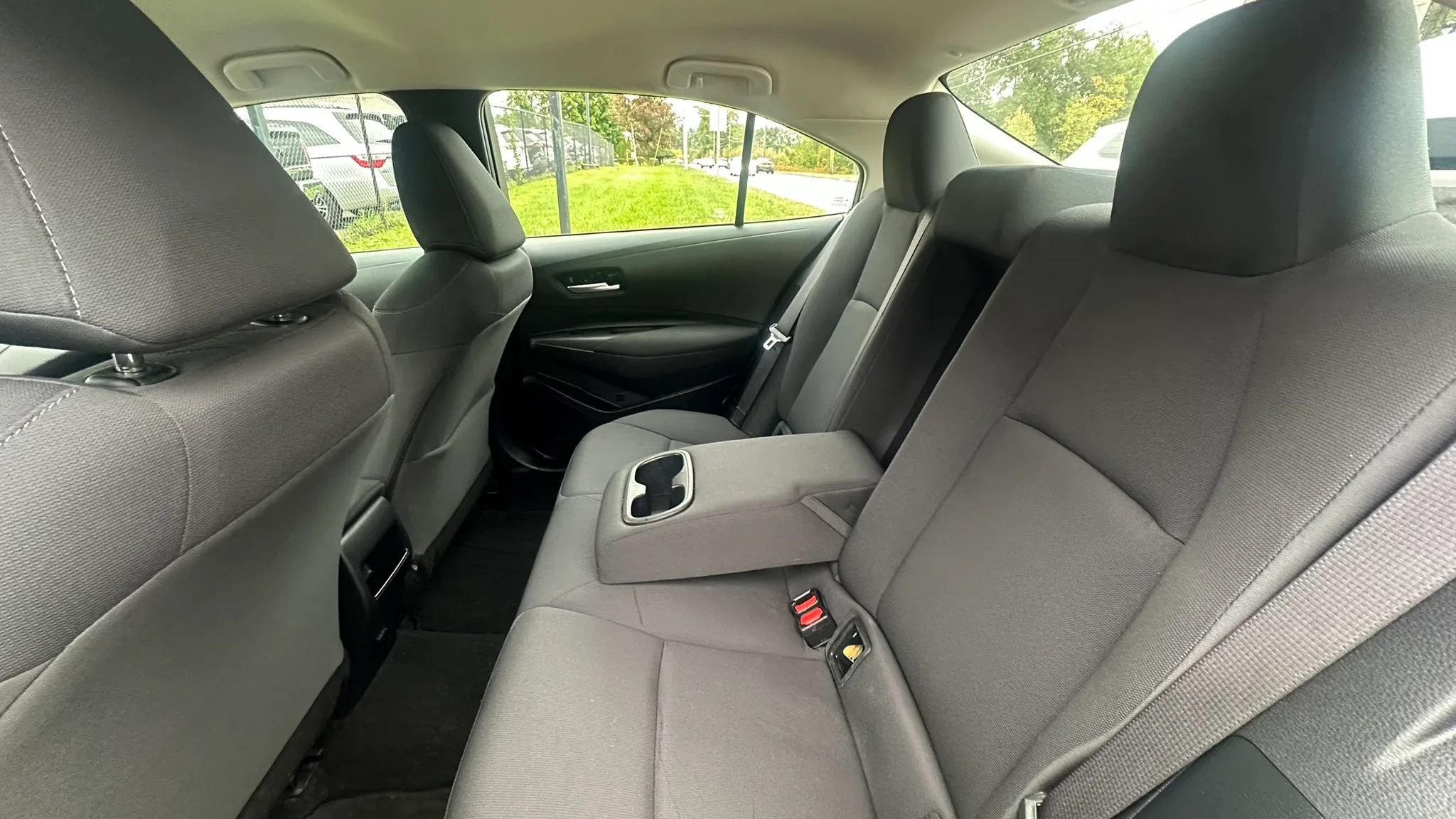Used 2021 Toyota Corolla LE FWD image 30