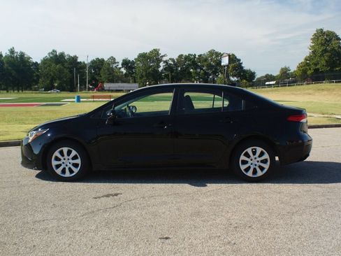 Used 2024 Toyota Corolla LE FWD image 11