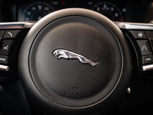 Used 2020 Jaguar F-PACE S image 28