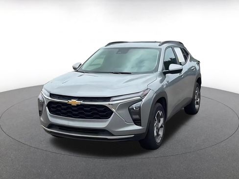 Used 2025 Chevrolet Trax LT w/ LT Convenience Package FWD image 5