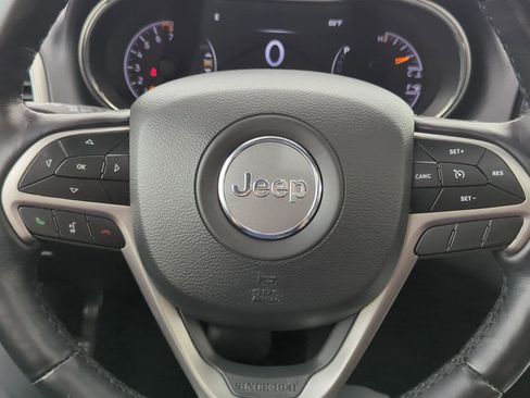 Used 2022 Jeep Grand Cherokee Laredo X image 16