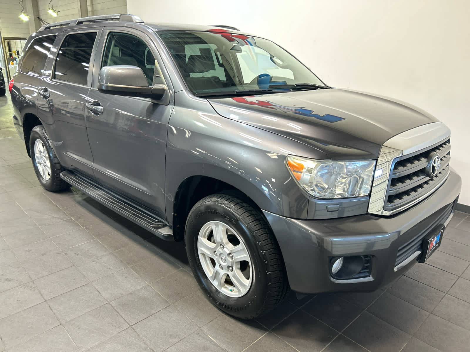 Used 2015 Toyota Sequoia SR5 AWD/4WD image 2