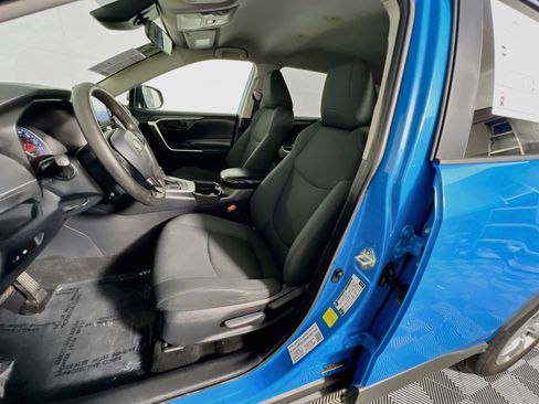 Used 2019 Toyota RAV4 LE FWD image 15