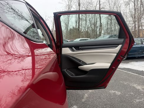 Used 2018 Honda Accord EX image 37