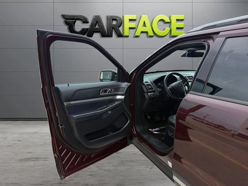 Used 2018 Ford Explorer XLT w/ Equipment Group 202A AWD/4WD image 14