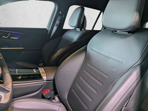 Used 2025 Mercedes-Benz GLC 350e 4MATIC image 17
