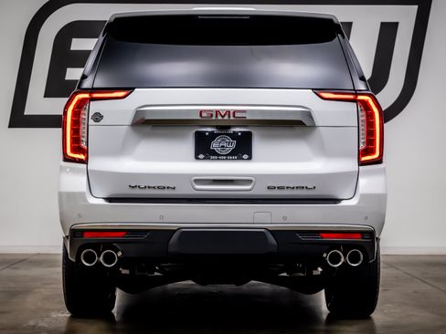 Used 2024 GMC Yukon Denali w/ Advanced Technology Package AWD/4WD image 11