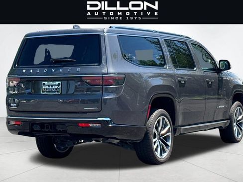Used 2023 Jeep Wagoneer L Series III w/ Premium Group I AWD/4WD image 4