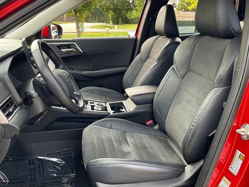 Used 2023 Mitsubishi Outlander SE image 14