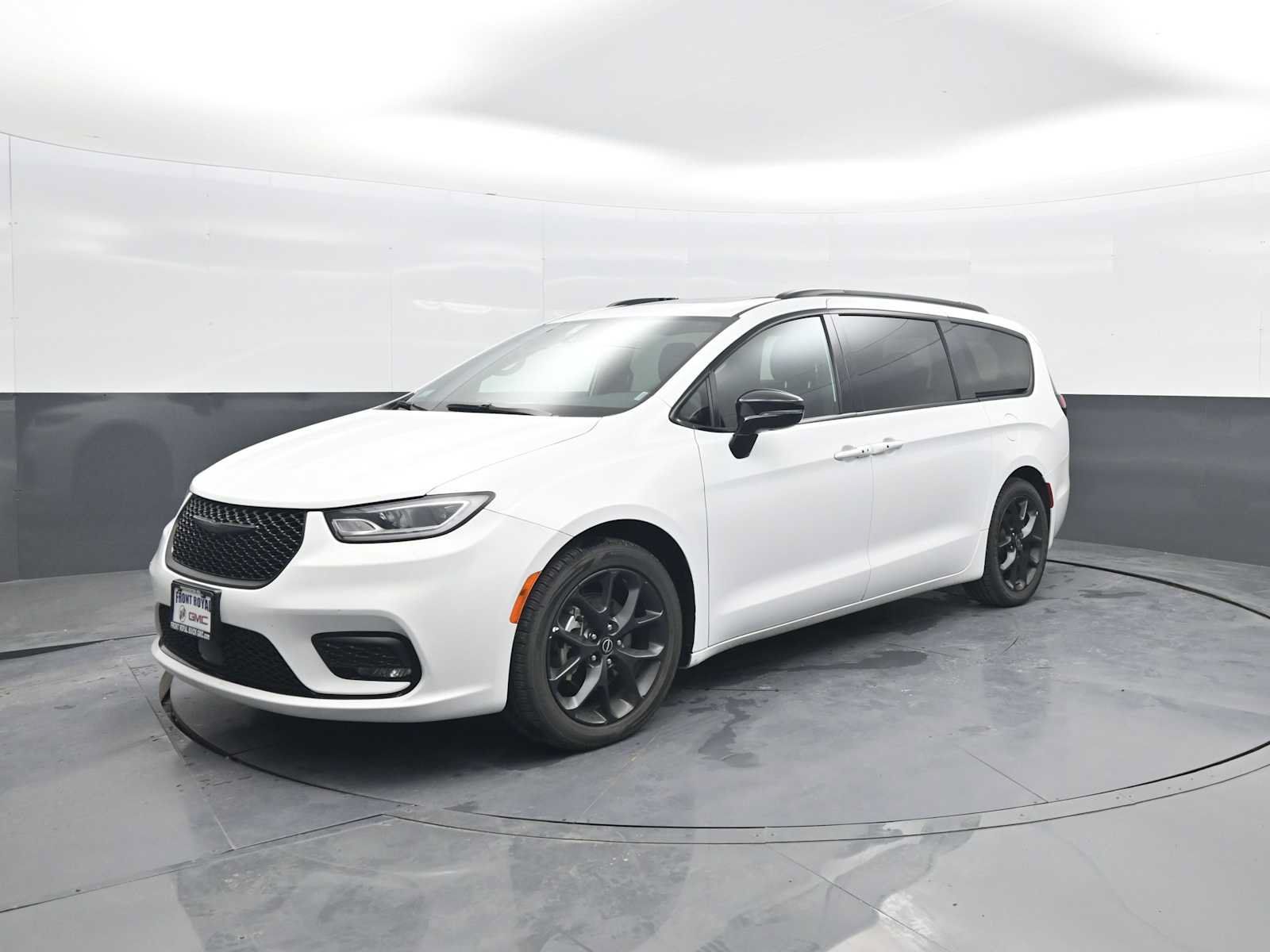 Used 2025 Chrysler Pacifica Limited FWD image 4
