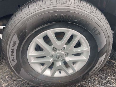 Used 2018 Nissan Frontier SV AWD/4WD image 11