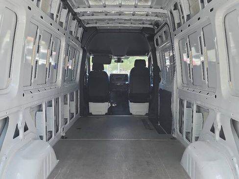 Used 2022 Mercedes-Benz Sprinter 2500 image 8