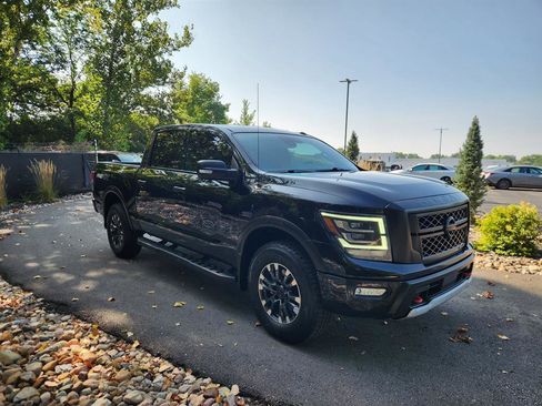 Used 2020 Nissan Titan PRO-4X w/ Pro-4x Convenience Package image 8