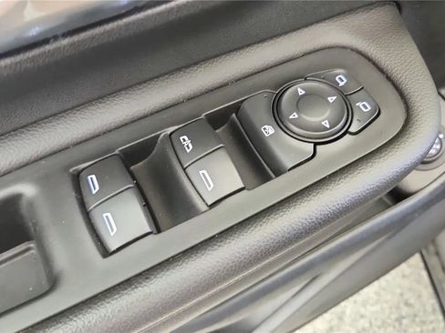 Used 2022 GMC Terrain SLE w/ Driver Convenience Package AWD/4WD image 32