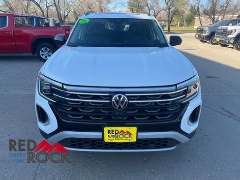 Used 2025 Volkswagen Atlas Peak Edition SE AWD/4WD image 2