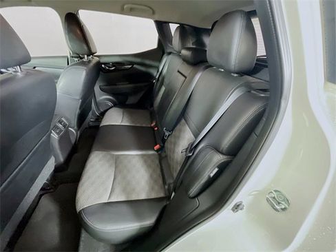 Used 2022 Nissan Rogue Sport SV w/ Technology Package image 24