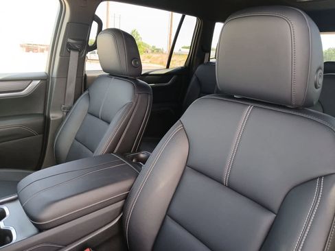 Used 2025 GMC Acadia Elevation w/ Elevation Premium Package AWD/4WD image 20
